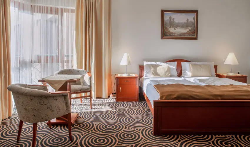 S�ndor Hotel P�cs - M�rcius 15.  (min. 2 �j)