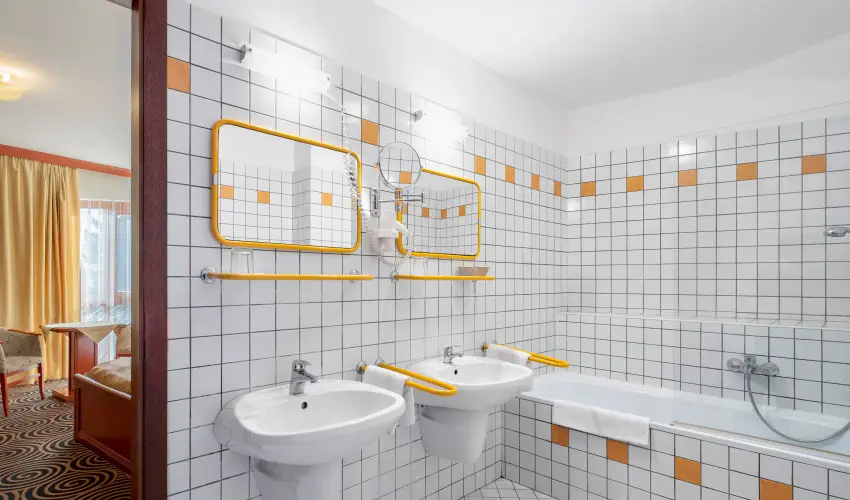 S�ndor Hotel P�cs - M�rcius 15.  (min. 2 �j)