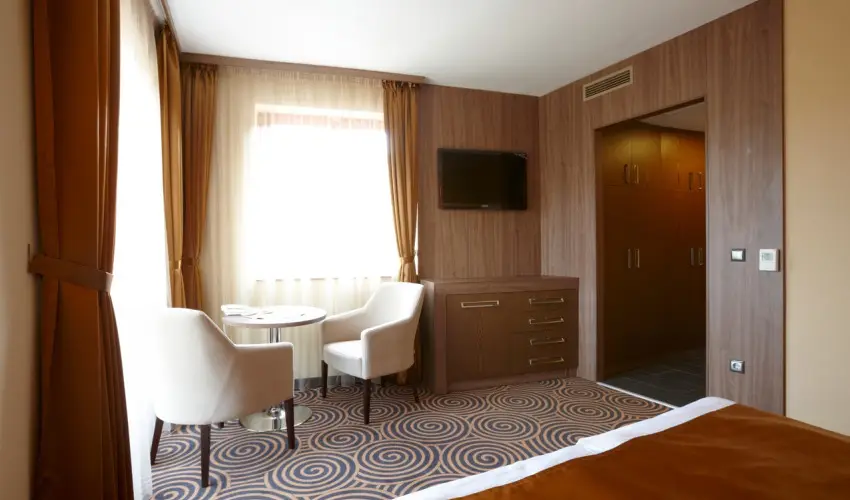S�ndor Hotel P�cs - M�rcius 15.  (min. 2 �j)