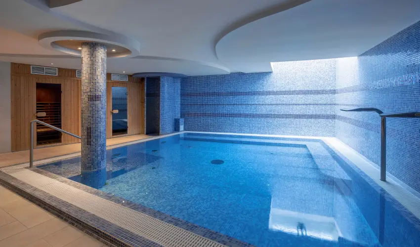 S�ndor Hotel P�cs - M�rcius 15.  (min. 2 �j)