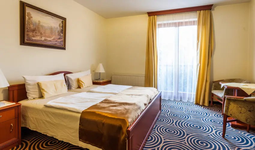 S�ndor Hotel P�cs - M�rcius 15.  (min. 2 �j)