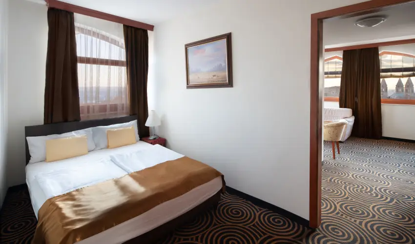 S�ndor Hotel P�cs - M�rcius 15.  (min. 2 �j)