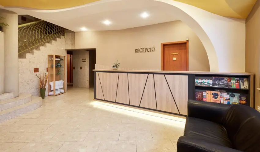 S�ndor Hotel P�cs - M�rcius 15.  (min. 2 �j)