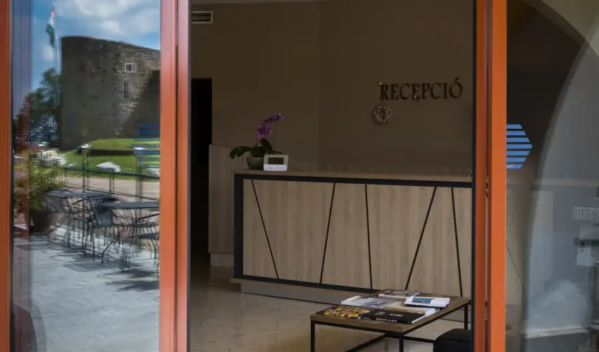 S�ndor Hotel P�cs - M�rcius 15.  (min. 2 �j)