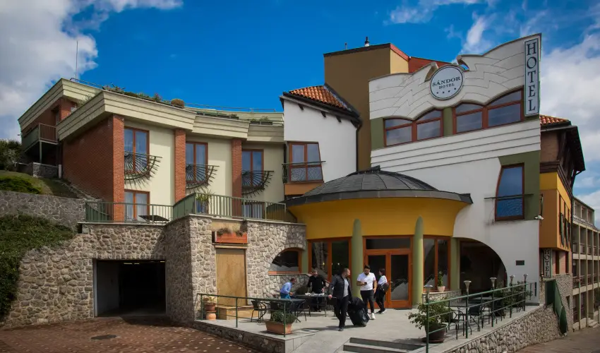 S�ndor Hotel P�cs - M�rcius 15.  (min. 2 �j)