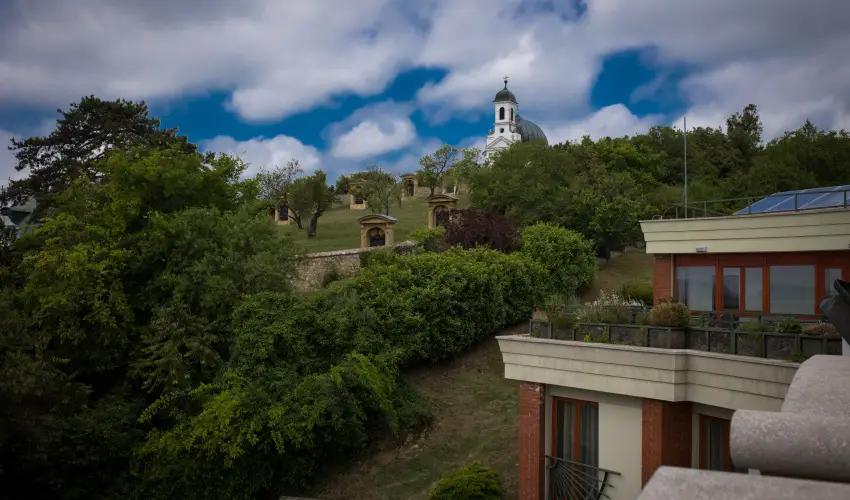S�ndor Hotel P�cs - M�rcius 15.  (min. 2 �j)