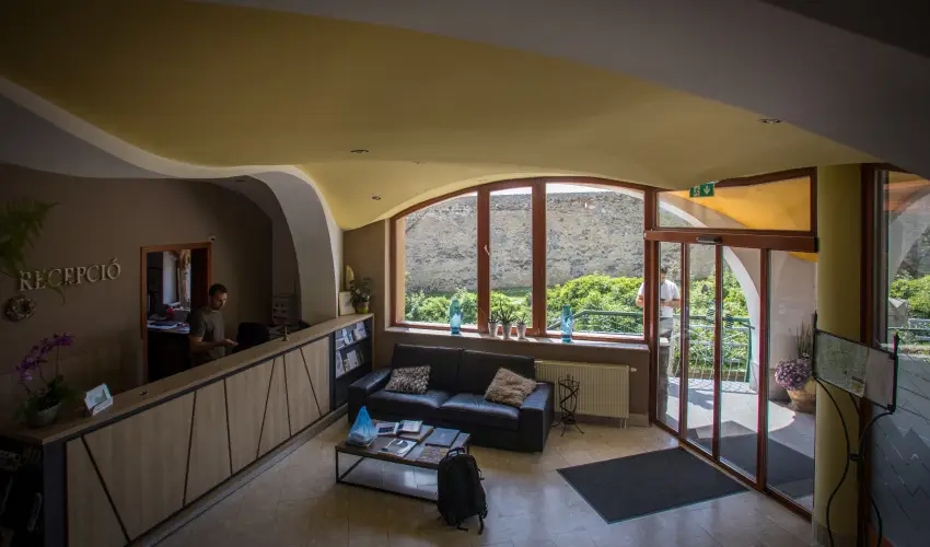 S�ndor Hotel P�cs - M�rcius 15.  (min. 2 �j)