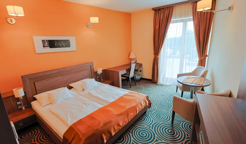 S�ndor Hotel P�cs - M�rcius 15.  (min. 2 �j)