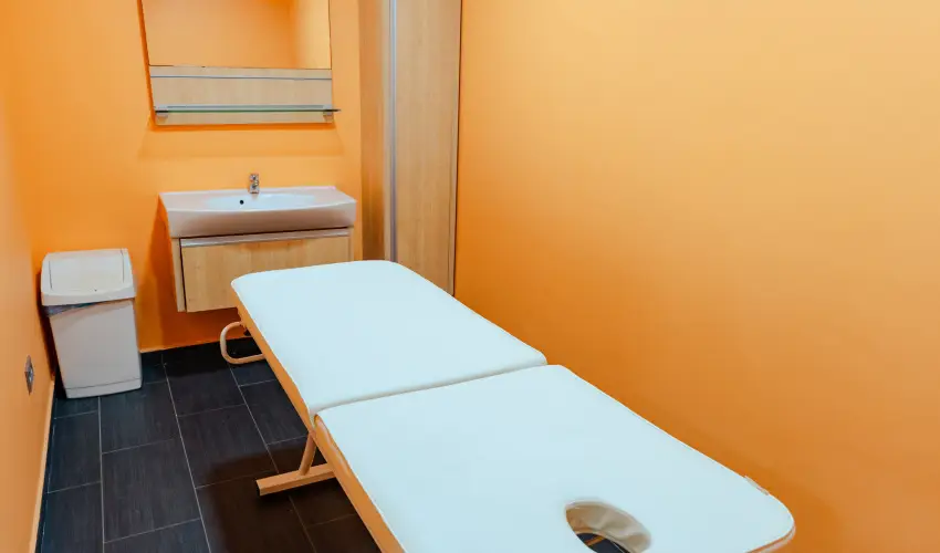 S�ndor Hotel P�cs - M�rcius 15.  (min. 2 �j)