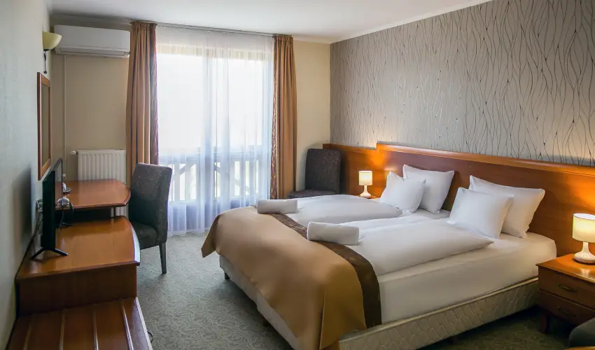Hotel Nar�d M�traszentimre - M�rcius 15. (min. 2 �j)