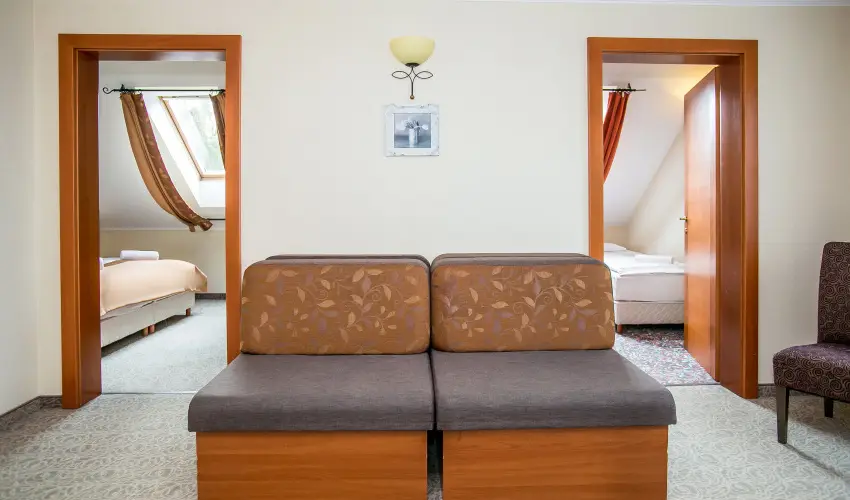 Hotel Nar�d M�traszentimre - M�rcius 15. (min. 2 �j)