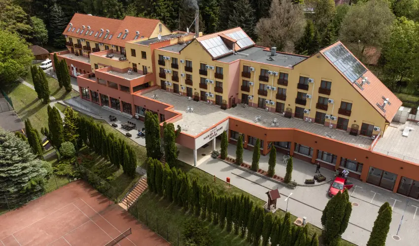 Hotel Nar�d M�traszentimre - M�rcius 15. (min. 2 �j)