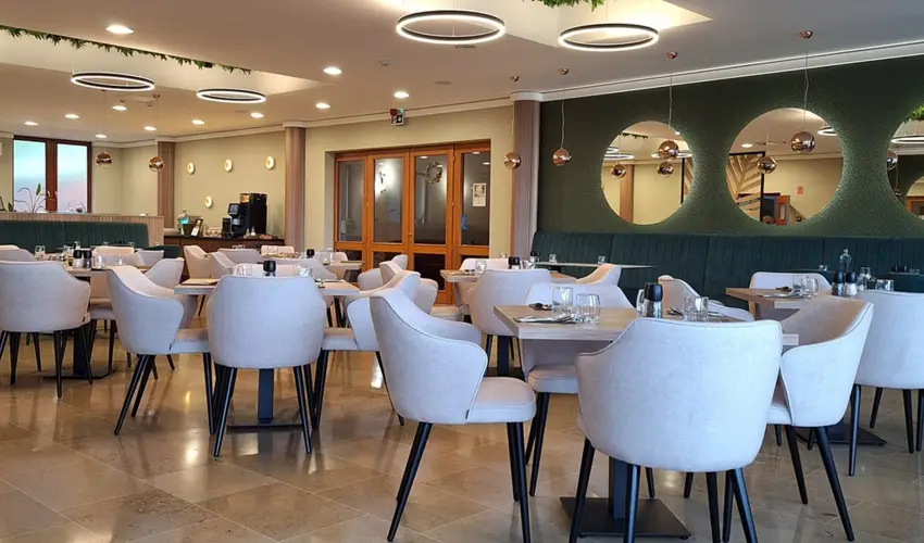 Hotel Nar�d M�traszentimre - M�rcius 15. (min. 2 �j)