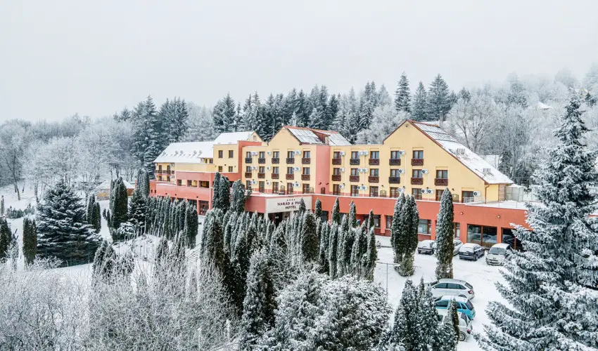 Hotel Nar�d M�traszentimre - M�rcius 15. (min. 2 �j)