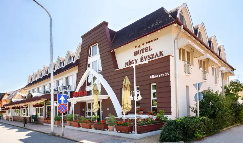 Hotel N�gy �vszak Hajd�szoboszl� - M�rcius 15.