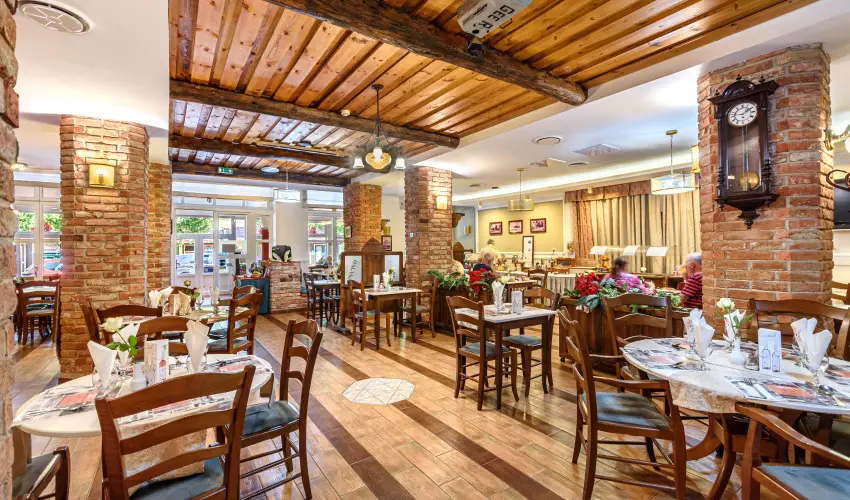 Hotel N�gy �vszak Hajd�szoboszl� - M�rcius 15.