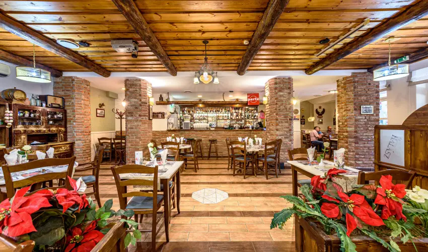 Hotel N�gy �vszak Hajd�szoboszl� - M�rcius 15.