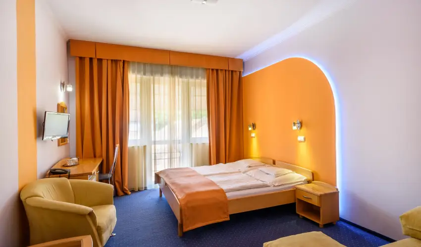 Hotel N�gy �vszak Hajd�szoboszl� - M�rcius 15.