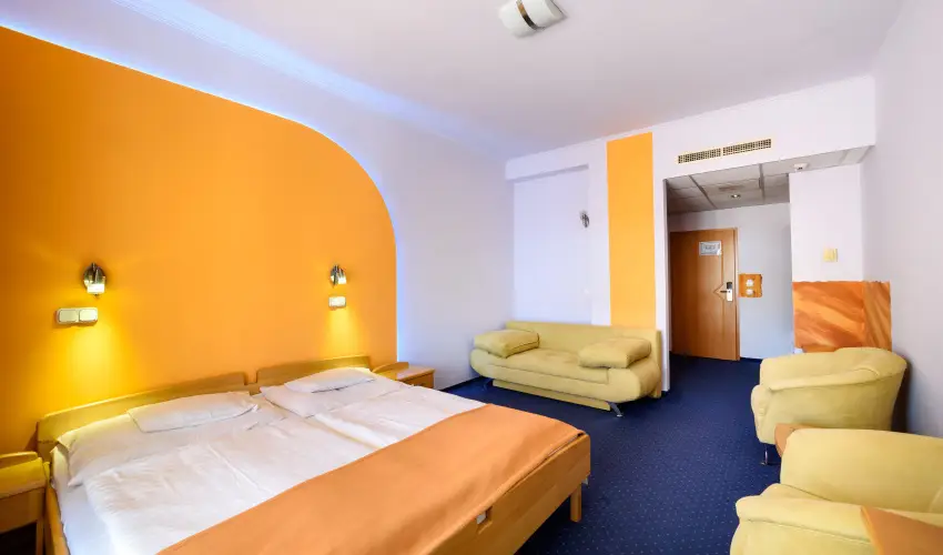 Hotel N�gy �vszak Hajd�szoboszl� - M�rcius 15.