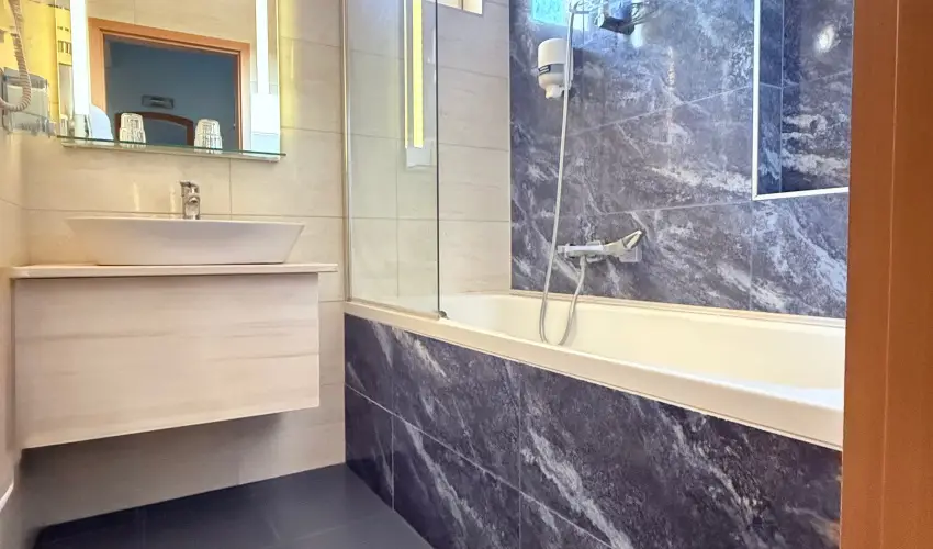 Hotel N�gy �vszak Hajd�szoboszl� - M�rcius 15.