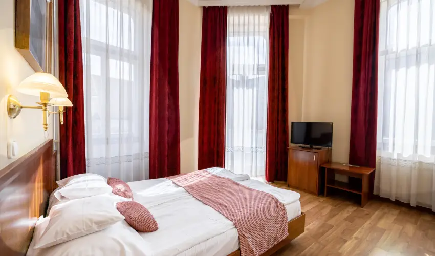Hotel Pannonia Miskolc - M�rcius 15.
