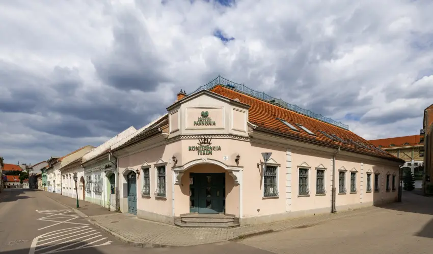 Hotel Pannonia Miskolc - M�rcius 15.