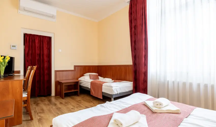 Hotel Pannonia Miskolc - M�rcius 15.