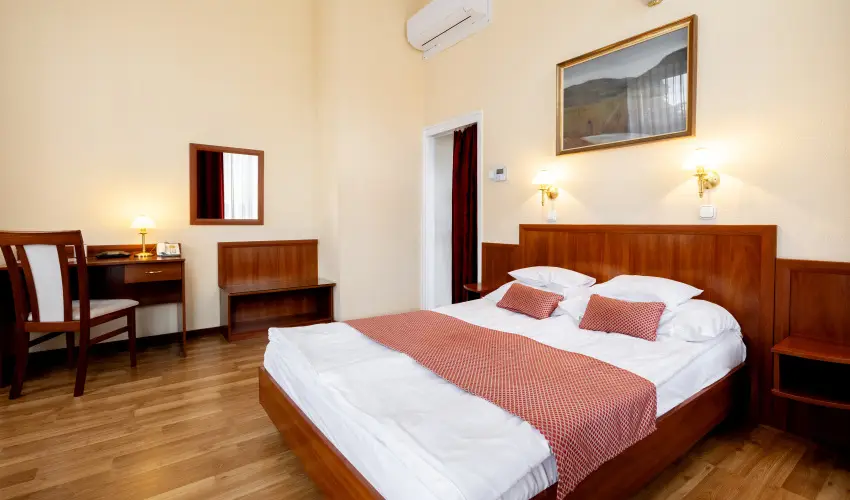 Hotel Pannonia Miskolc - M�rcius 15.