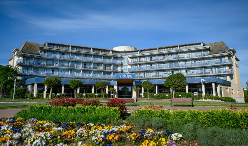 Park Inn by Radisson S�rv�r Resort & Spa S�rv�r - M�rcius 15. (min. 3 �j)