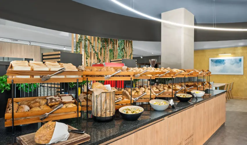 Park Inn by Radisson S�rv�r Resort & Spa S�rv�r - M�rcius 15. (min. 3 �j)