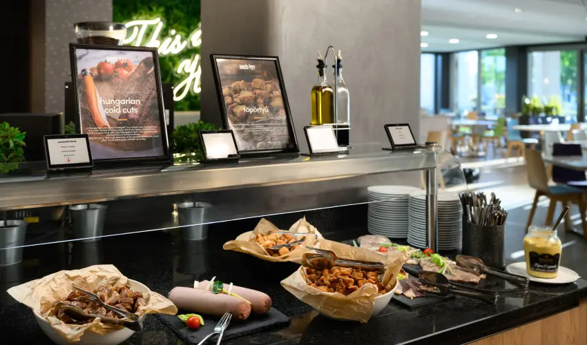 Park Inn by Radisson S�rv�r Resort & Spa S�rv�r - M�rcius 15. (min. 3 �j)