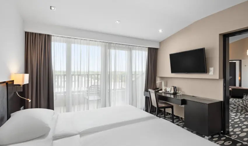 Park Inn by Radisson S�rv�r Resort & Spa S�rv�r - M�rcius 15. (min. 3 �j)