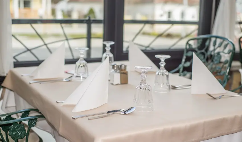 Hotel Piroska B�k, B�kf�rd� - M�rcius 15. 