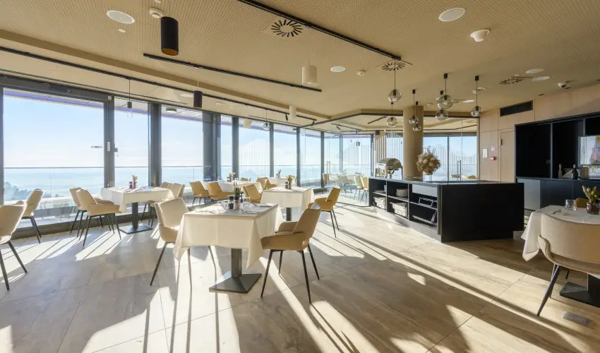Hotel Princeps S�toralja�jhely - M�rcius 15.