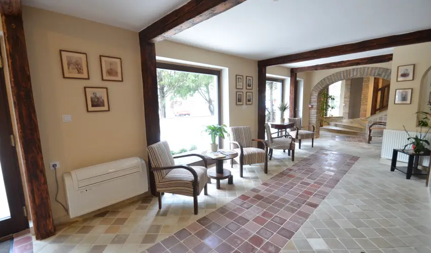 R�v�sz Hotel, �tterem & Rosa Spa Gy�r - M�rcius 15. 