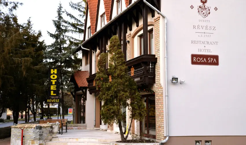 R�v�sz Hotel, �tterem & Rosa Spa Gy�r - M�rcius 15. 