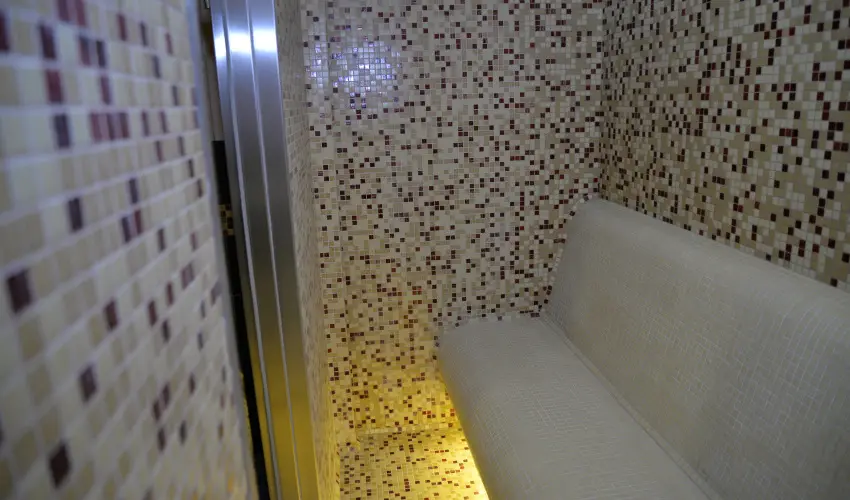 R�v�sz Hotel, �tterem & Rosa Spa Gy�r - M�rcius 15. 