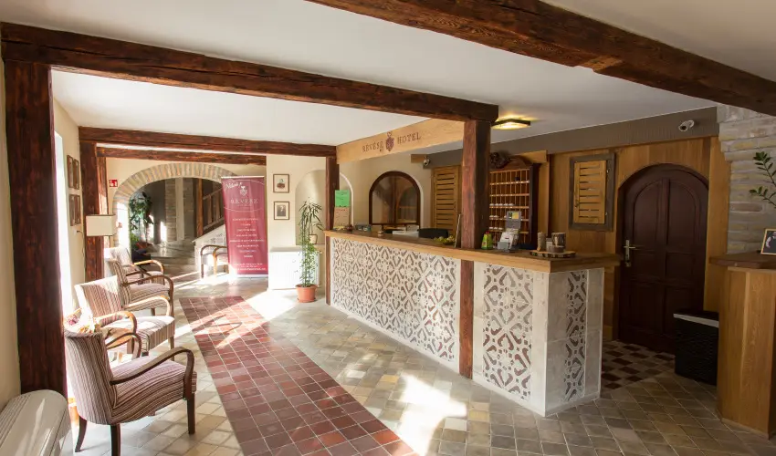 R�v�sz Hotel, �tterem & Rosa Spa Gy�r - M�rcius 15. 