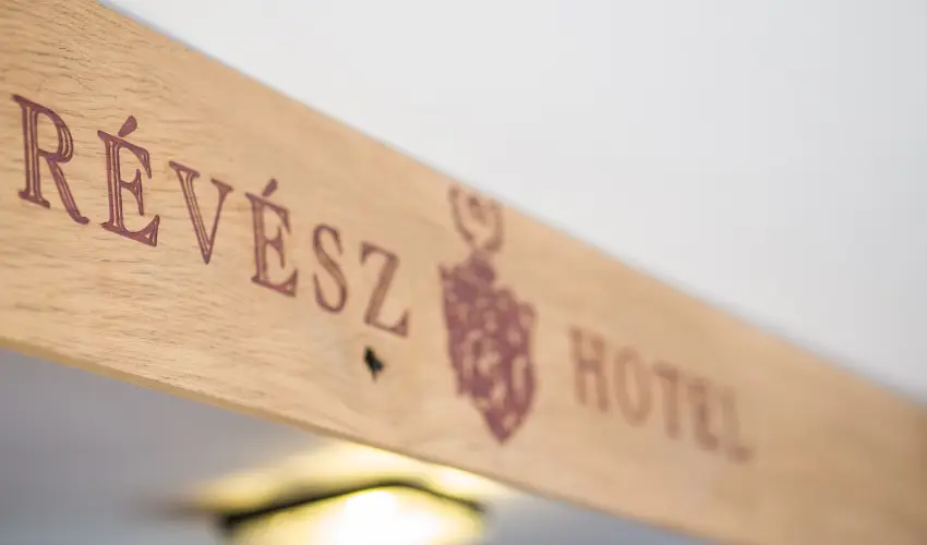 R�v�sz Hotel, �tterem & Rosa Spa Gy�r - M�rcius 15. 
