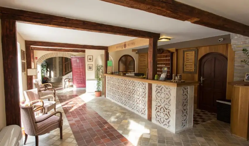 R�v�sz Hotel, �tterem & Rosa Spa Gy�r - M�rcius 15. 