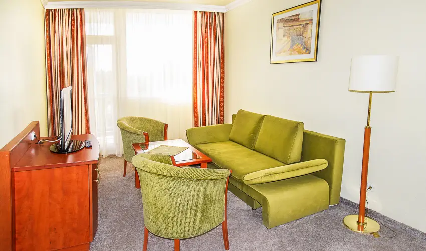 Silver Hotel Hajd�szoboszl� - M�rcius 15.  (min. 2 �j)