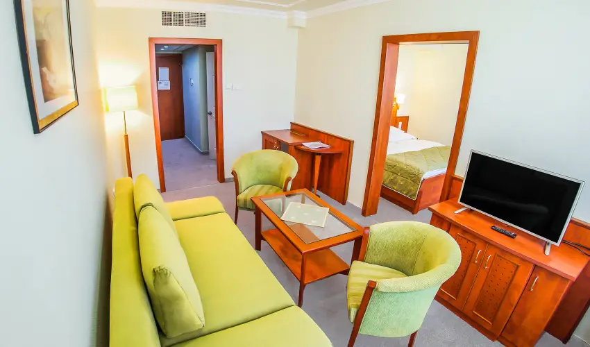 Silver Hotel Hajd�szoboszl� - M�rcius 15.  (min. 2 �j)