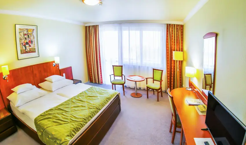 Silver Hotel Hajd�szoboszl� - M�rcius 15.  (min. 2 �j)