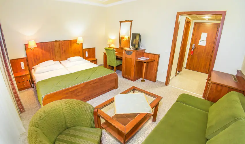 Silver Hotel Hajd�szoboszl� - M�rcius 15.  (min. 2 �j)