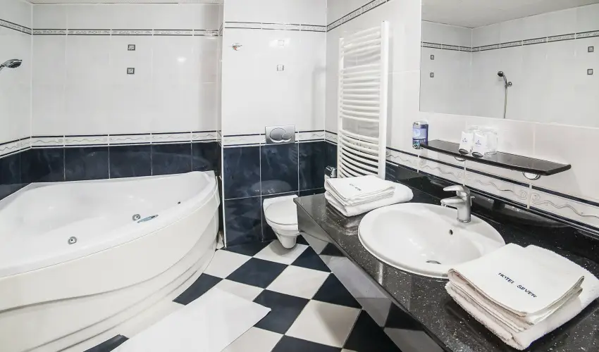 Silver Hotel Hajd�szoboszl� - M�rcius 15.  (min. 2 �j)