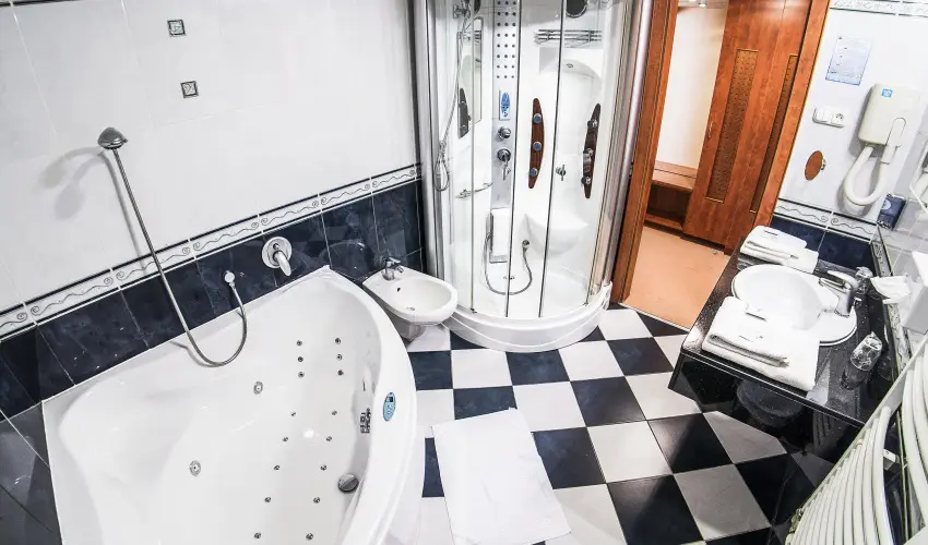 Silver Hotel Hajd�szoboszl� - M�rcius 15.  (min. 2 �j)