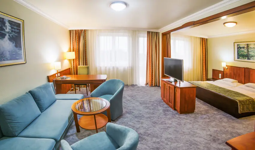 Silver Hotel Hajd�szoboszl� - M�rcius 15.  (min. 2 �j)