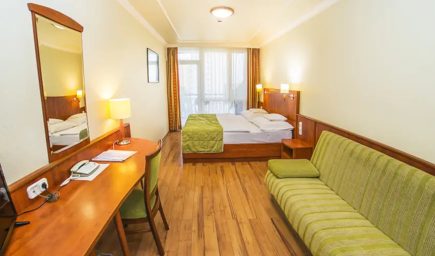 Silver Hotel Hajd�szoboszl� - M�rcius 15.  (min. 2 �j)