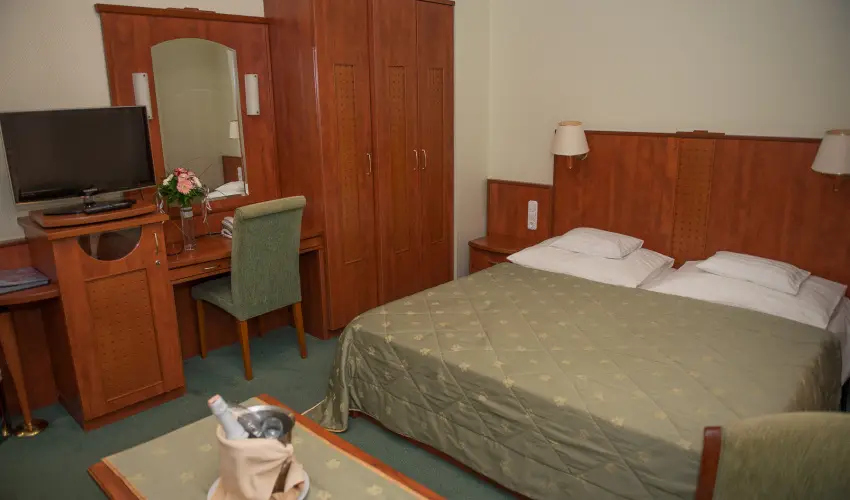 Silver Hotel Hajd�szoboszl� - M�rcius 15.  (min. 2 �j)
