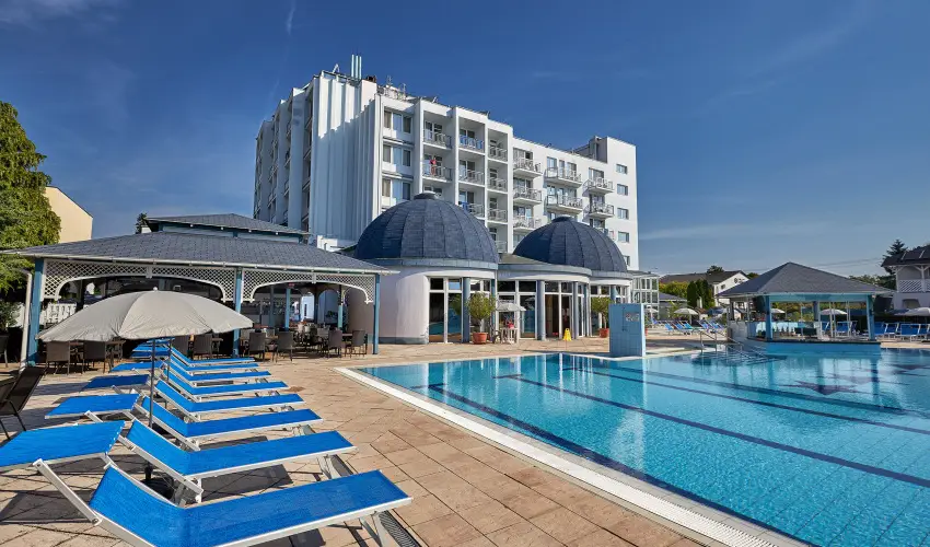 Silver Hotel Hajd�szoboszl� - M�rcius 15.  (min. 2 �j)